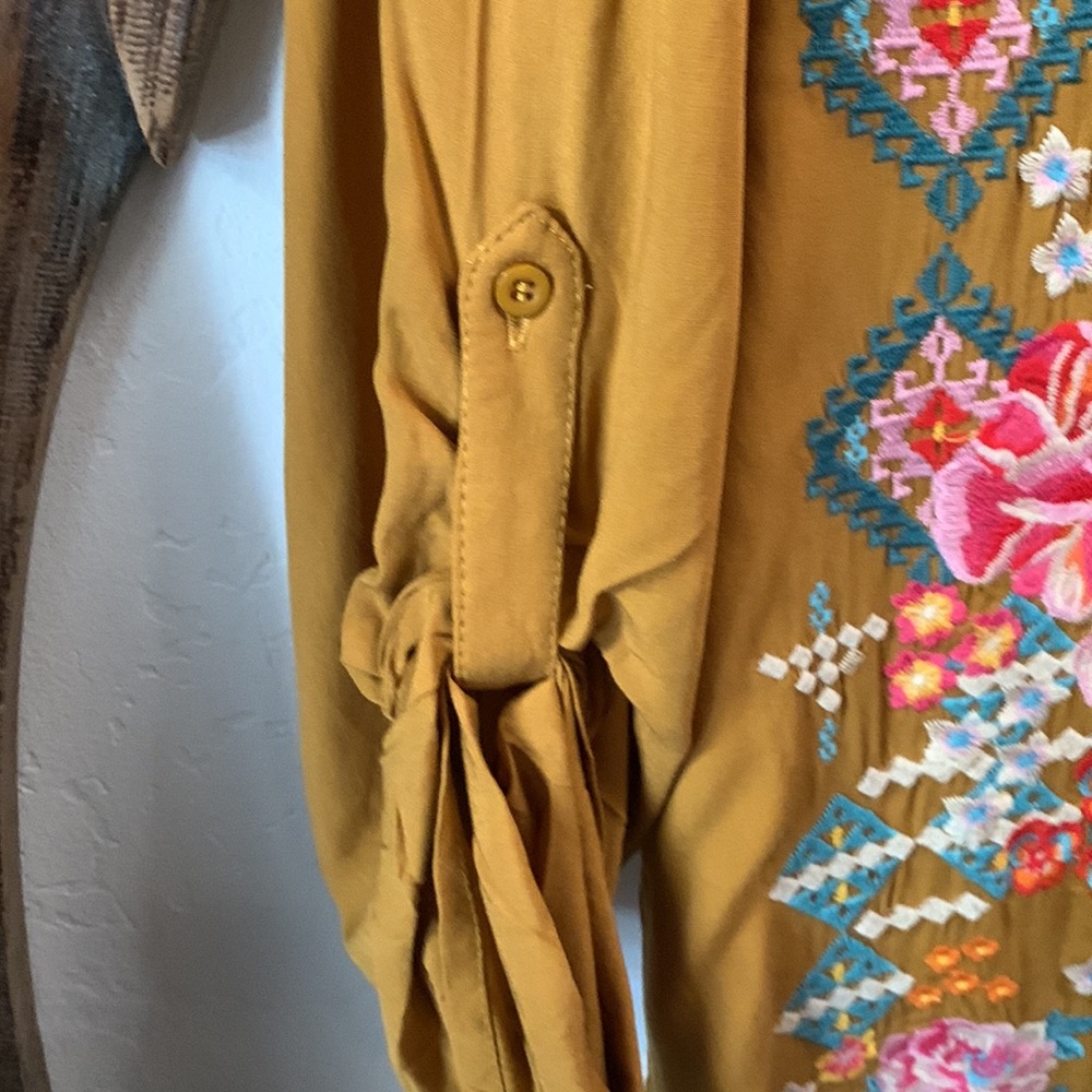 Savanna Jane embroidery blouse . - Picture 3 of 6